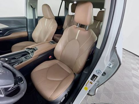 Used 2024 Toyota Grand Highlander Platinum image 21