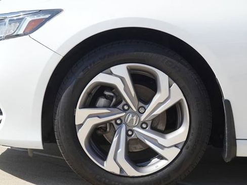 Used 2018 Honda Accord EX image 5