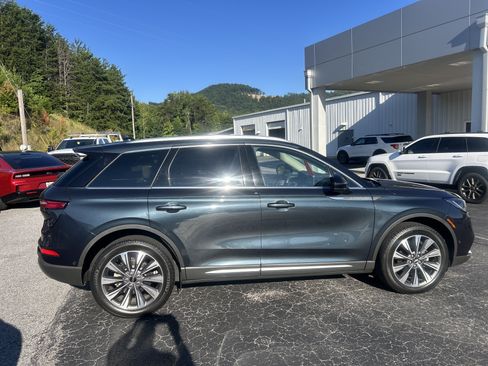 Used 2021 Lincoln Corsair Reserve w/ Equipment Group 201A FWD image 8