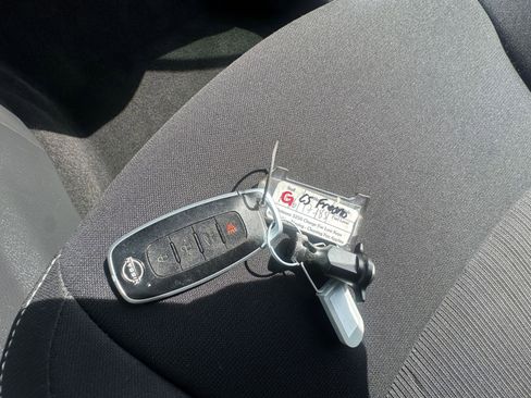 Used 2025 Nissan Sentra SV image 21