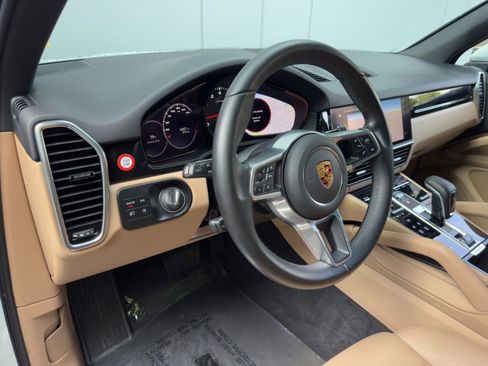 Used 2022 Porsche Cayenne AWD/4WD image 14