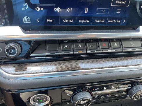 Used 2023 Chevrolet Silverado 1500 LT AWD/4WD image 52