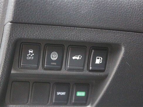 Used 2019 Nissan Rogue SV image 30