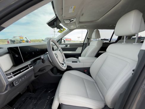 Used 2025 Hyundai Santa Fe Calligraphy FWD image 9