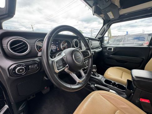 Used 2018 Jeep Wrangler Unlimited Sahara AWD/4WD image 24