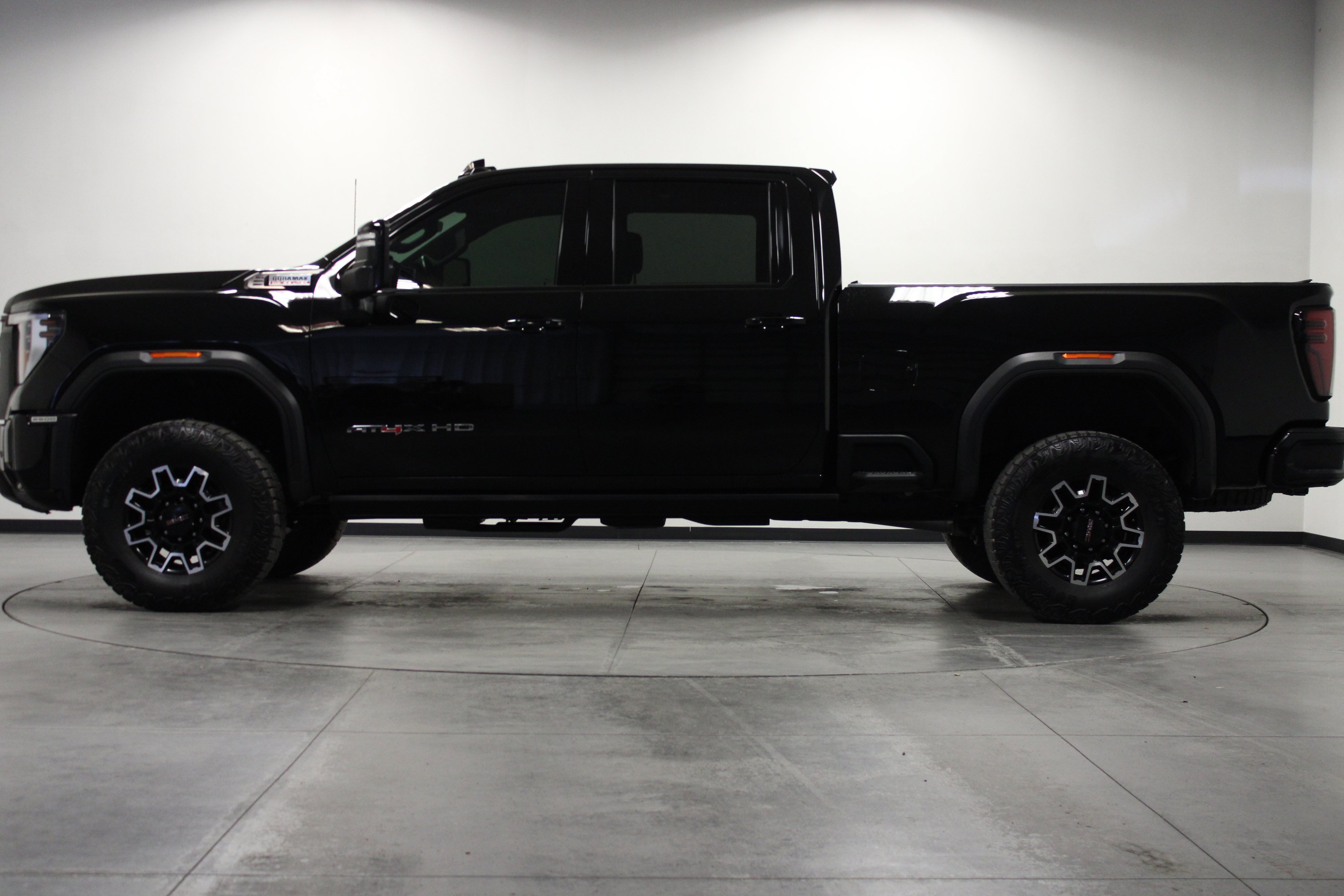 Used 2025 GMC Sierra 2500 AT4X AWD/4WD image 7