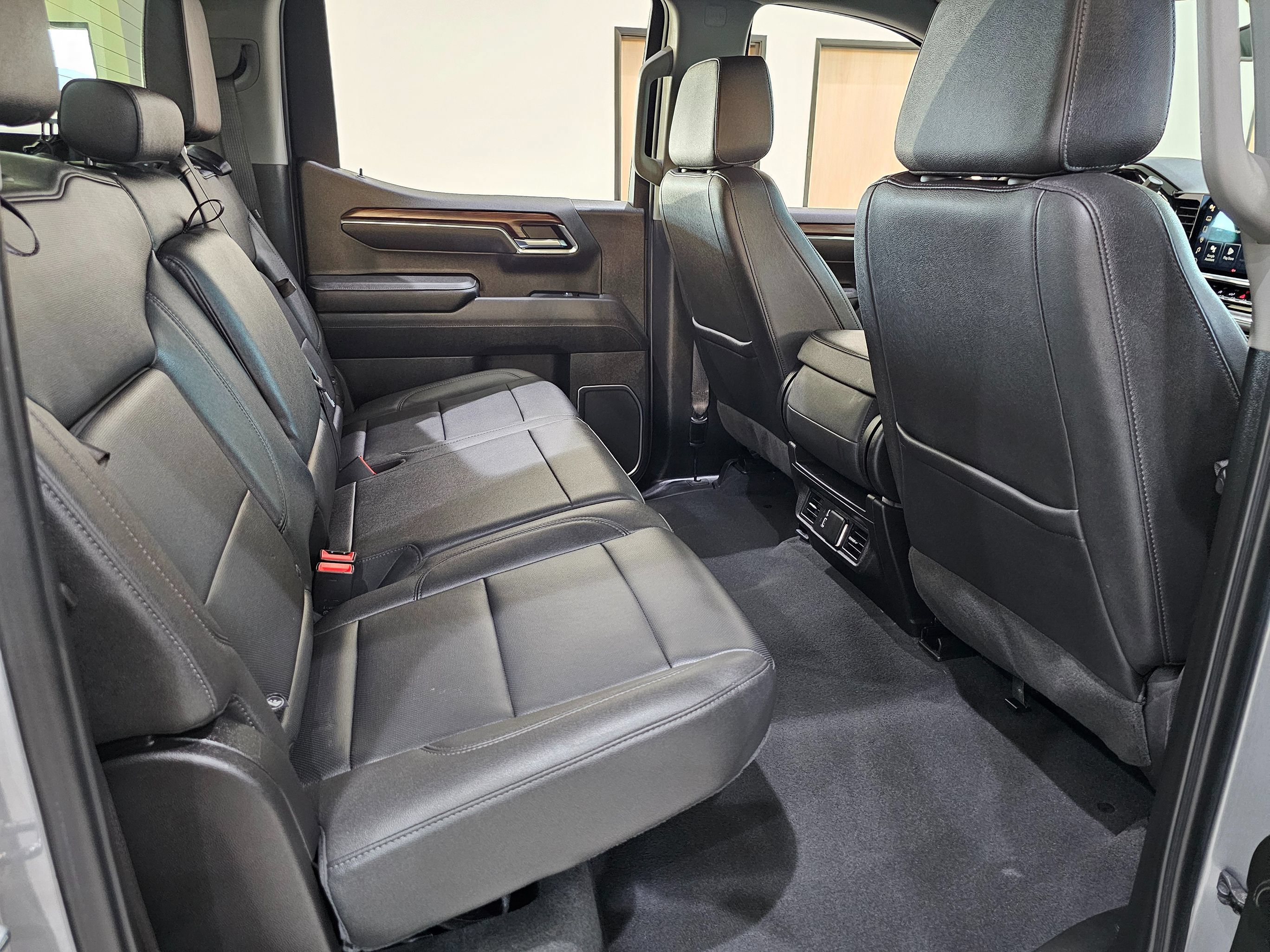 Used 2024 GMC Sierra 1500 SLT AWD/4WD image 29