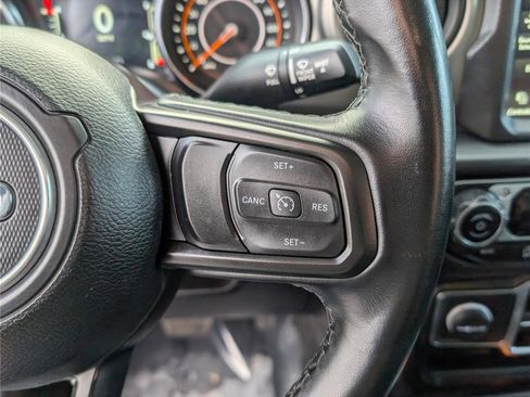 Used 2021 Jeep Gladiator Willys image 17