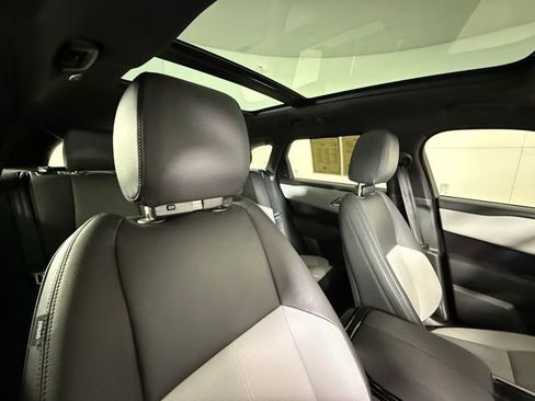 Certified 2026 Land Rover Range Rover Velar Dynamic SE image 32