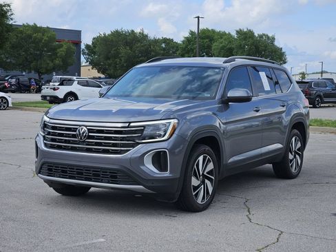 Used 2024 Volkswagen Atlas SE FWD image 2