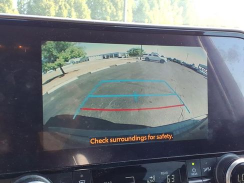 Used 2024 Toyota Highlander XLE image 18