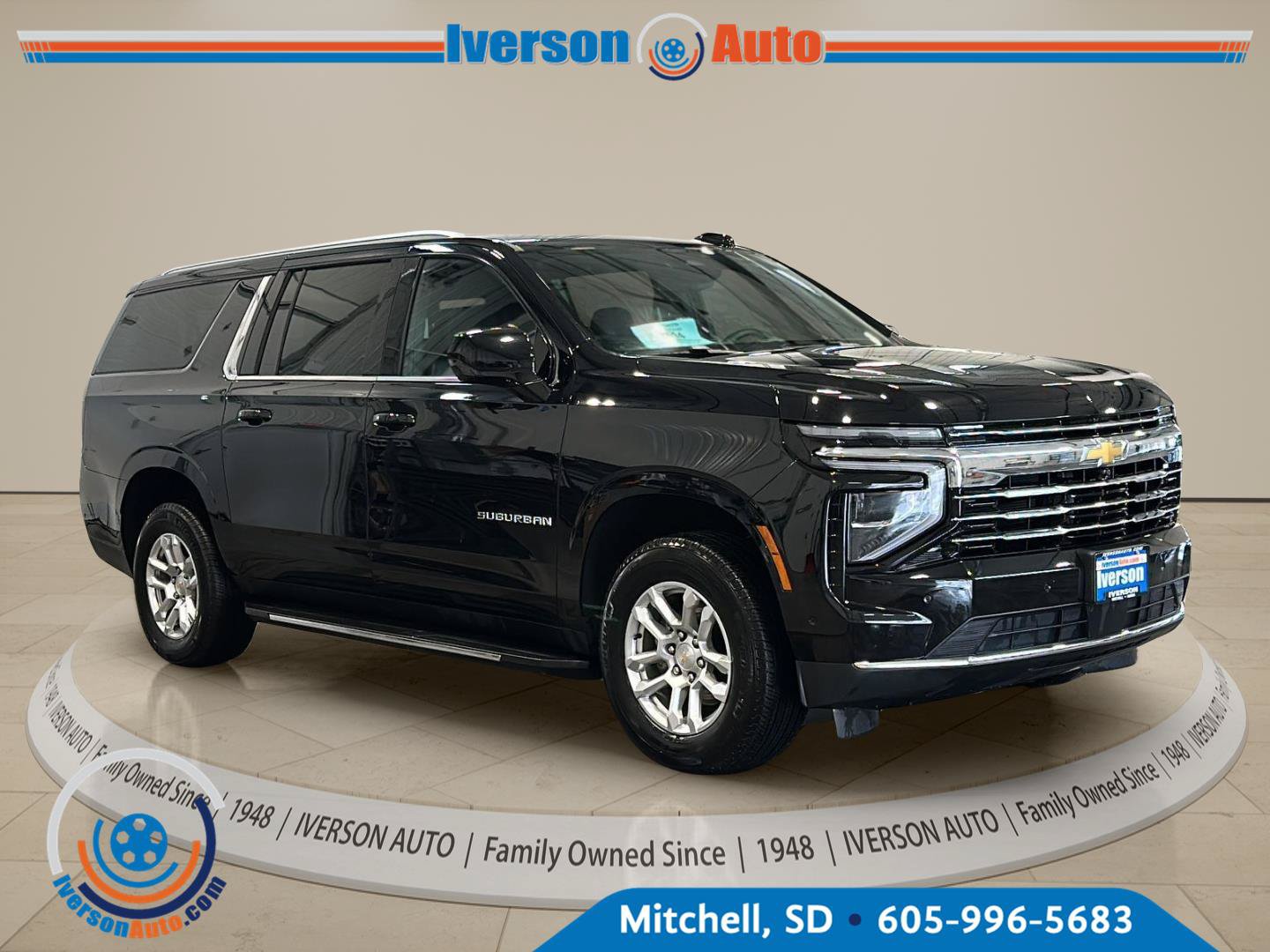 Used 2025 Chevrolet Suburban LT AWD/4WD image 1