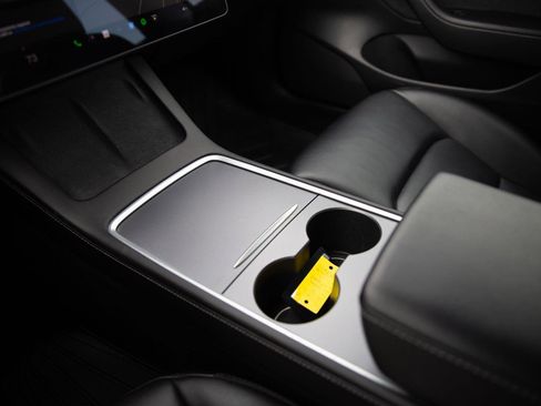 Used 2021 Tesla Model 3 Standard Range Plus image 15