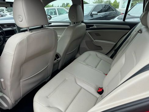 Used 2015 Volkswagen Golf SE image 11