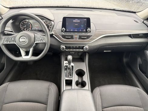 Used 2025 Nissan Altima 2.5 SV FWD image 14