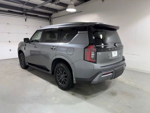 Used 2025 Nissan Armada SV image 5