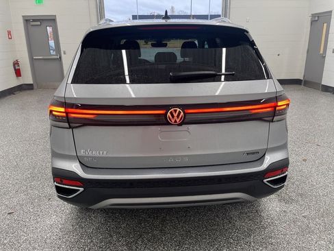 New 2026 Volkswagen Taos SEL image 4