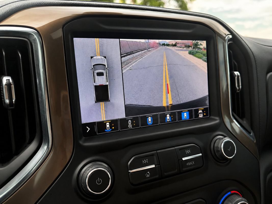 Used 2021 Chevrolet Silverado 1500 High Country w/ Technology Package AWD/4WD image 17