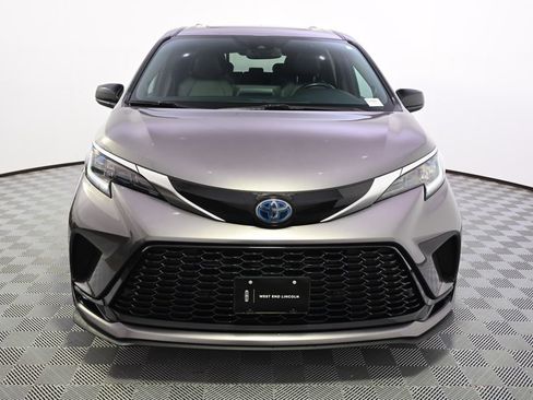 Used 2021 Toyota Sienna XSE w/ XSE Plus Package AWD/4WD image 10