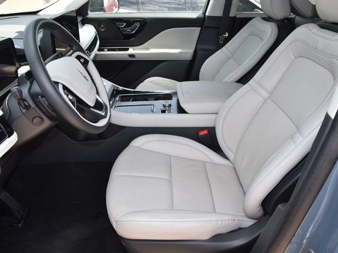 Certified 2025 Lincoln Aviator Reserve w/ Illumination Package RWD image 9