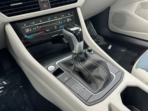New 2025 Volkswagen Jetta SE image 32