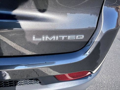 Used 2018 Jeep Compass Limited image 9