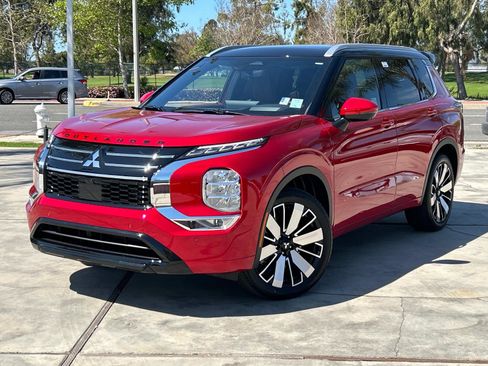 New 2025 Mitsubishi Outlander SEL image 3