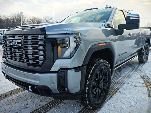 New 2026 GMC Sierra 2500 Denali Ultimate w/ LPO, Black Badging Package image 4