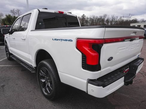 Used 2022 Ford F150 Lightning Lariat image 7