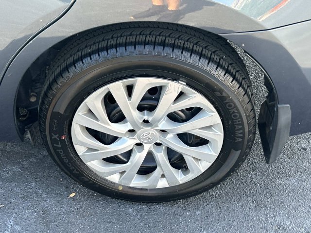 Used 2017 Toyota Corolla LE w/ Carpet Mat Package (TMS) FWD image 12