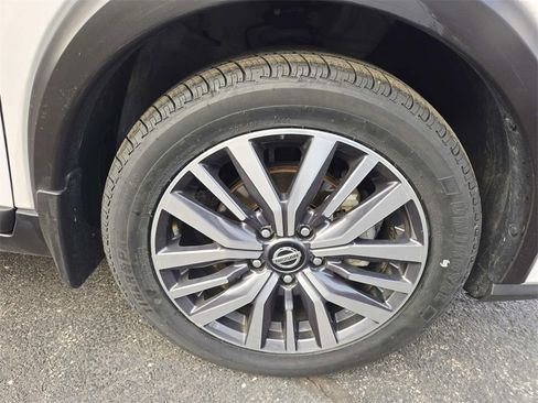 Used 2021 Nissan Kicks SV image 16