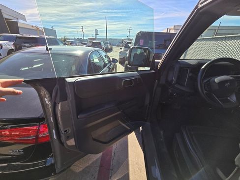 Used 2025 Ford Bronco Badlands image 9