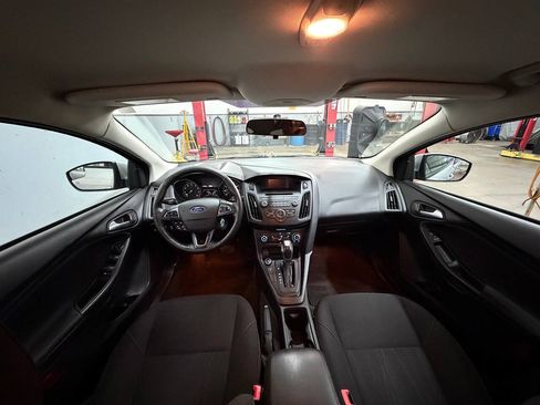 Used 2016 Ford Focus SE w/ SE Cold Weather Package FWD image 11