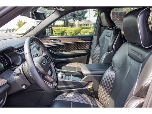 Used 2025 Jeep Grand Cherokee Summit w/ Obsidian Package AWD/4WD image 29