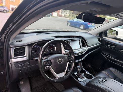 Used 2019 Toyota Highlander SE AWD/4WD image 13