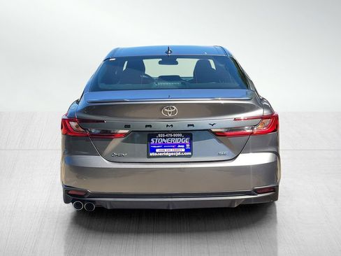 Used 2025 Toyota Camry SE image 5