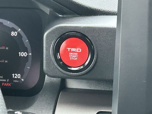 Certified 2025 Toyota Tacoma TRD Off-Road AWD/4WD image 20