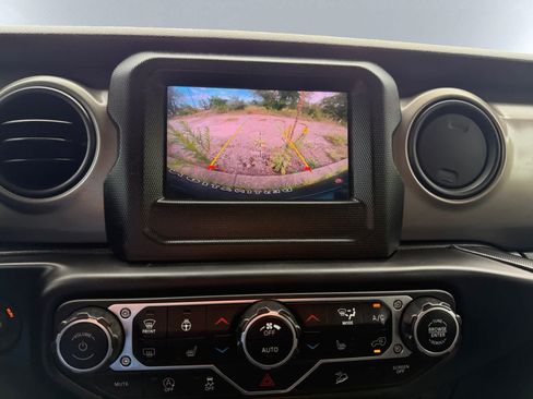 Used 2021 Jeep Wrangler Unlimited Sport AWD/4WD image 15