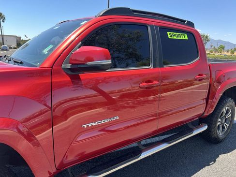 Used 2017 Toyota Tacoma TRD Sport AWD/4WD image 27