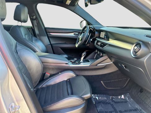 Used 2018 Alfa Romeo Stelvio Ti Sport image 31