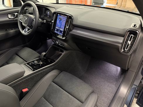 New 2026 Volvo XC40 B5 Ultra w/ Protection Package Premier image 30