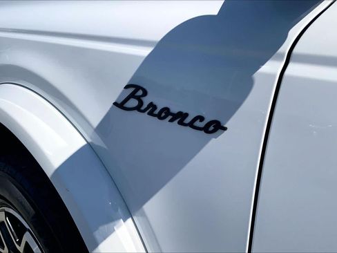 Used 2021 Ford Bronco Outer Banks AWD/4WD image 10