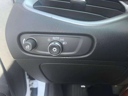 Used 2024 Chevrolet Malibu LT FWD image 9