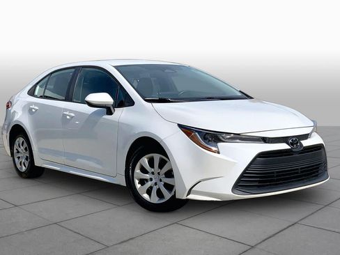 Used 2024 Toyota Corolla LE FWD image 3