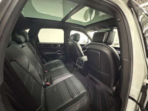 Used 2019 Porsche Cayenne S image 24