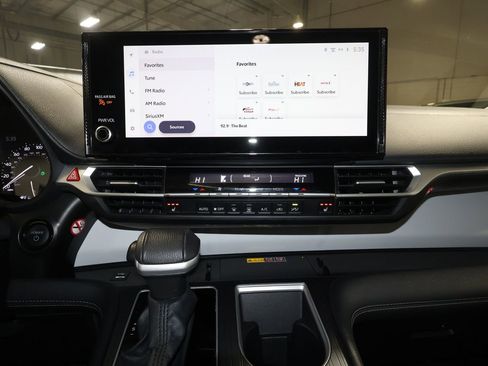 Used 2025 Toyota Sienna XLE image 16