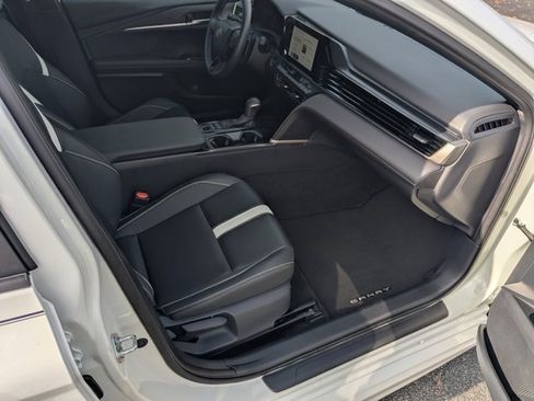 Used 2025 Toyota Camry SE image 12