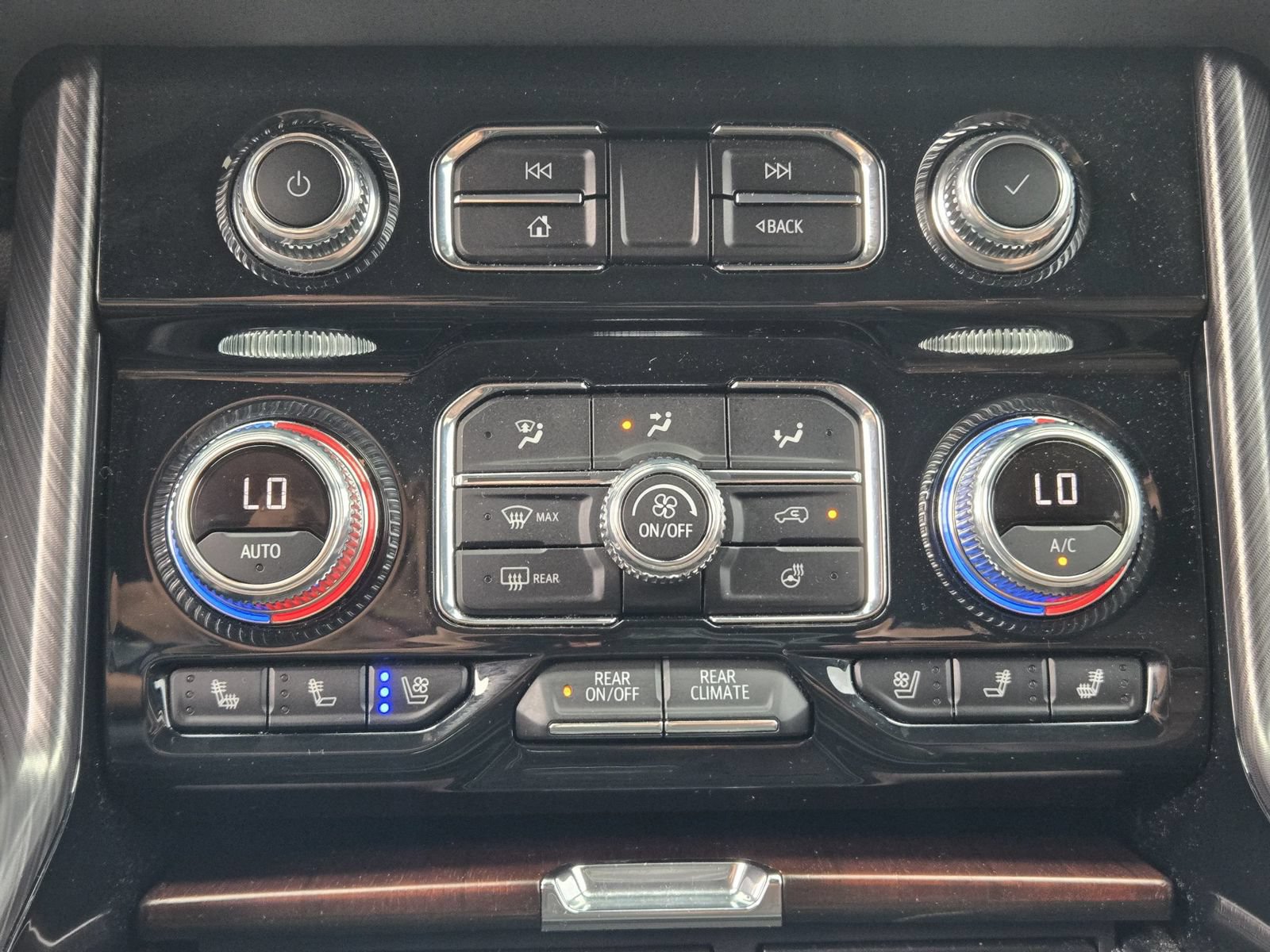 Used 2023 GMC Yukon Denali Ultimate AWD/4WD image 18