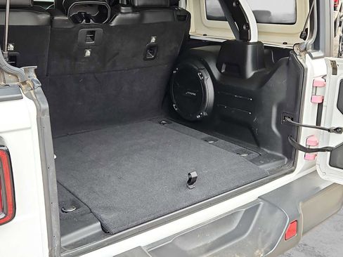 Used 2018 Jeep Wrangler Unlimited Sahara image 23