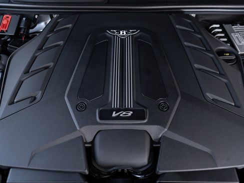 New 2025 Bentley Bentayga V8 image 49